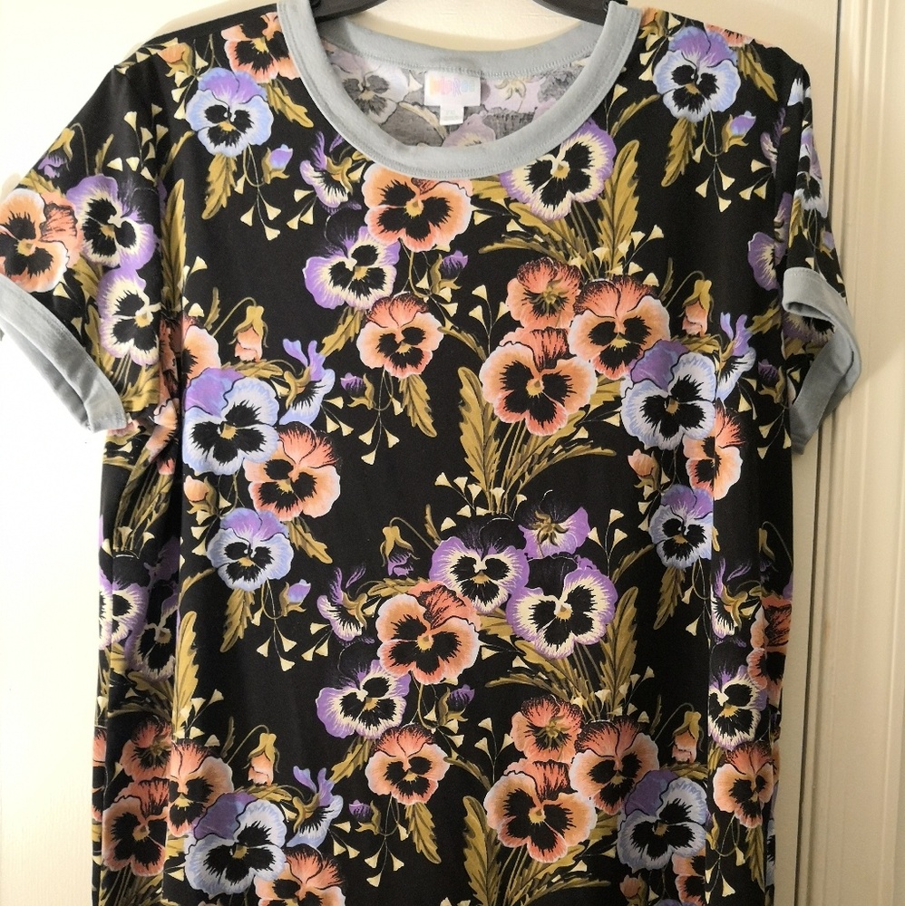 LuLaRoe 2XL Liv Floral baseball tee EUC Like New